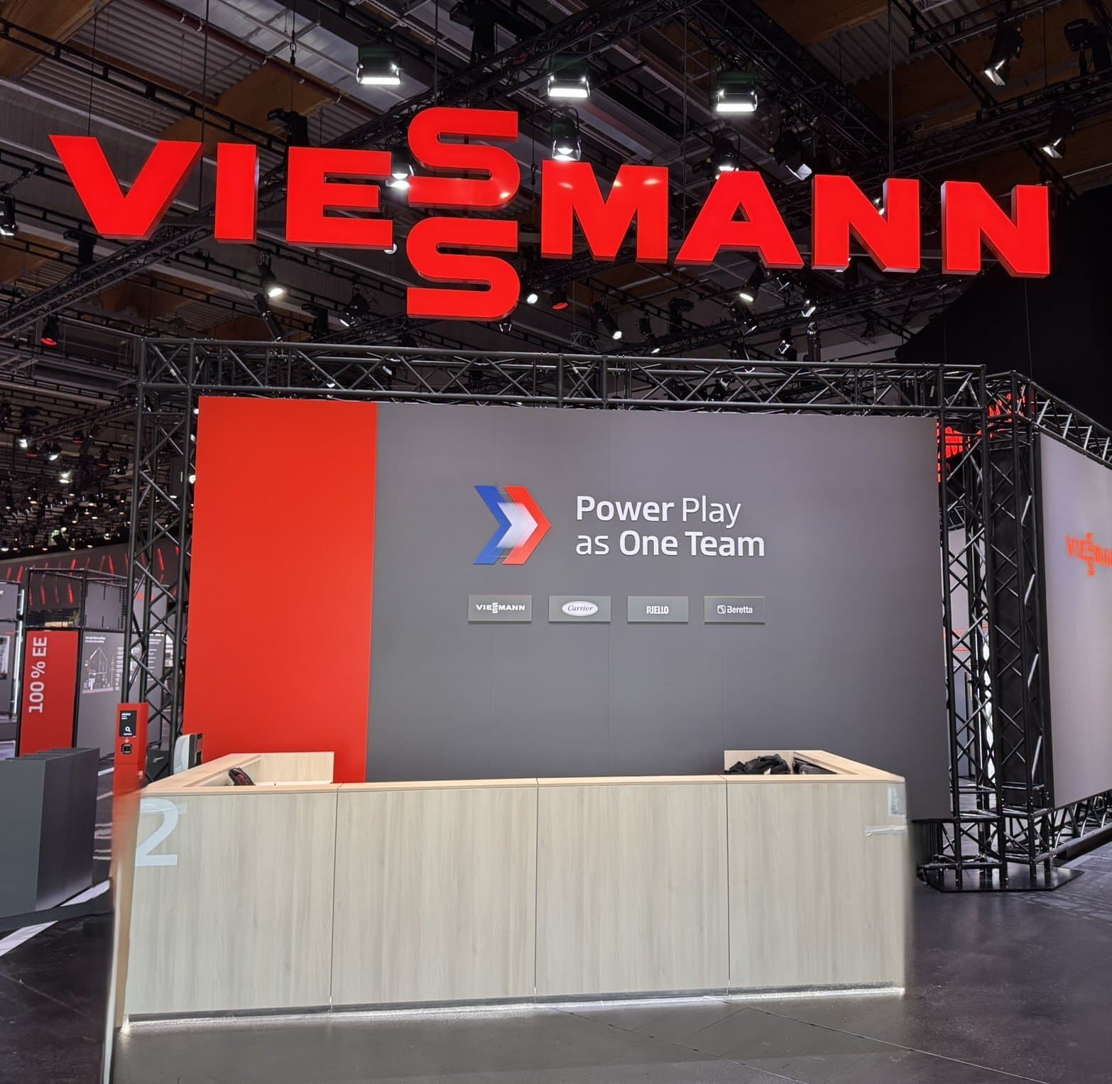Viessmann ISH25 – dynamic lighting architecture with Astera tubes