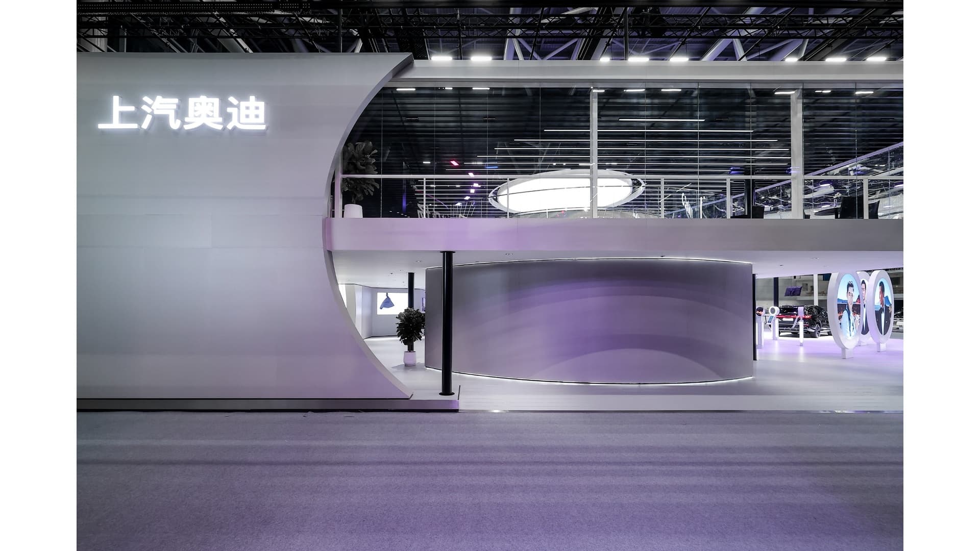 Press conference – Licht für Speaker & Fahrzeug