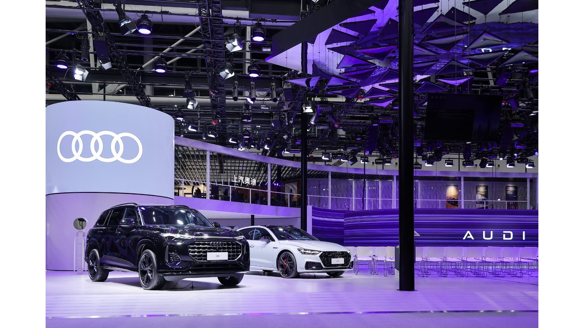 Rig structure and truss in the ceiling grid