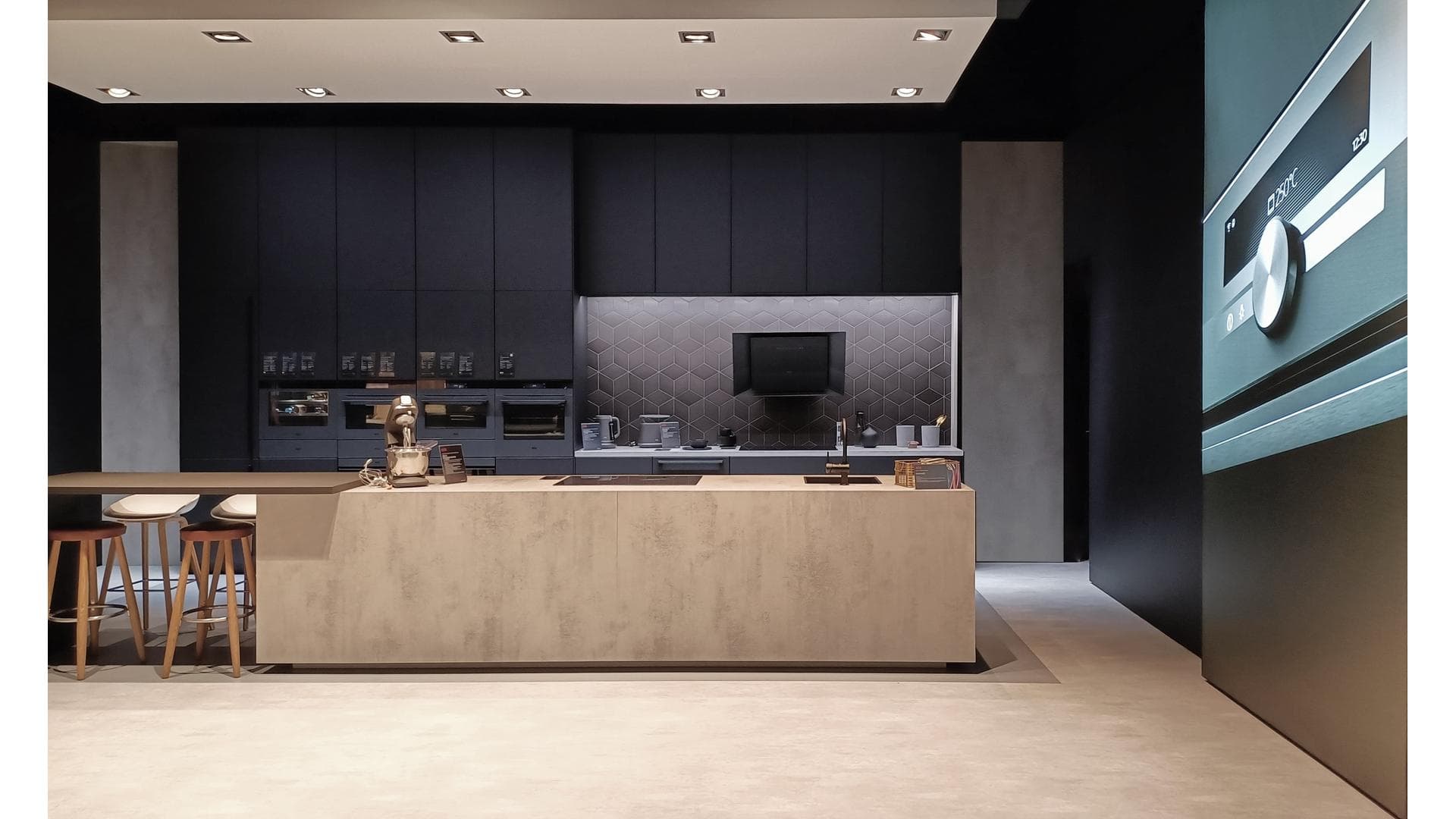 AEG Kitchen Center Löhne – new lighting concept by CMY Brand Solutions